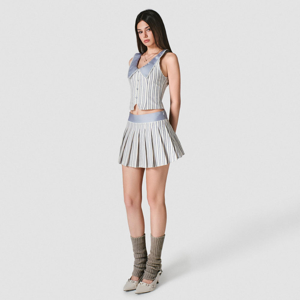 
                      
                        Regina Top
                      
                    