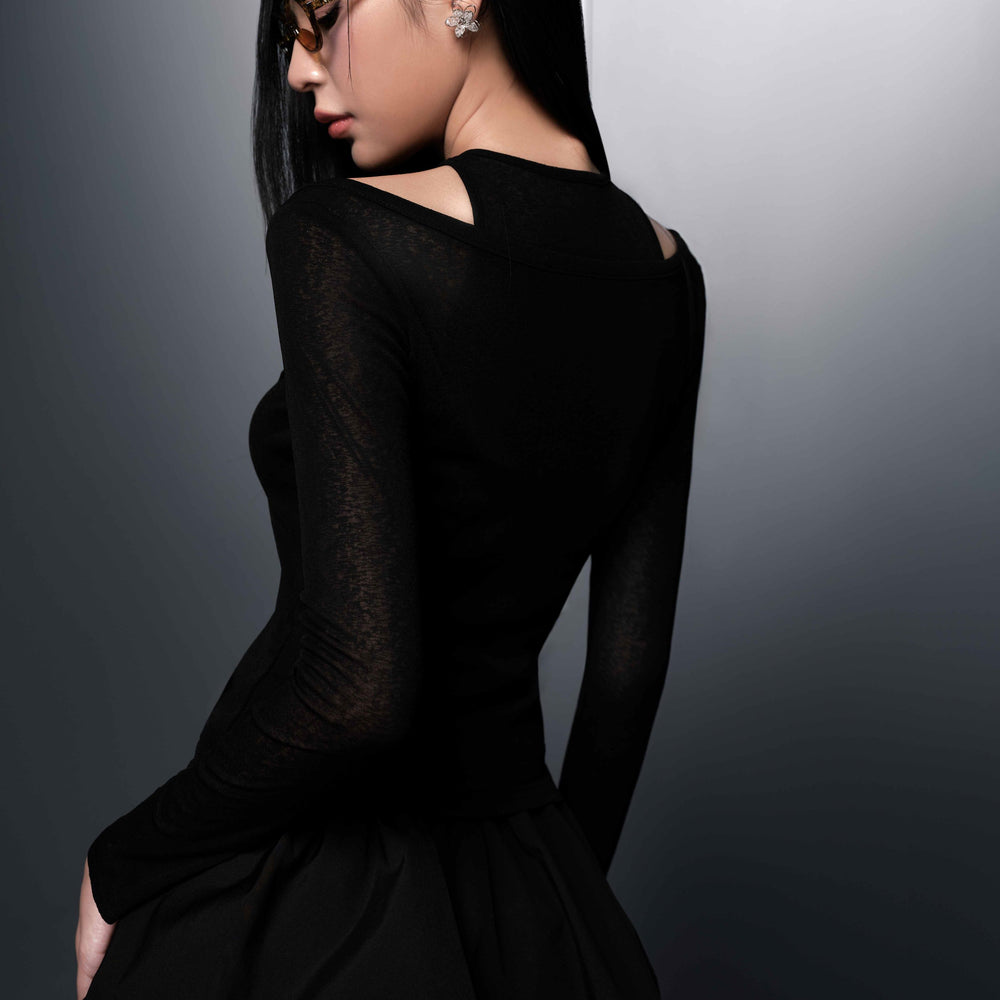 
                      
                        Hela Top
                      
                    